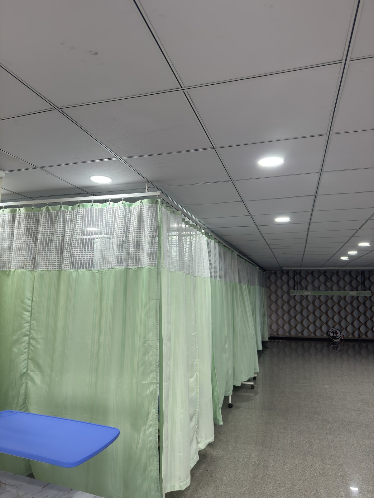 Green mesh-top hospital cubicle curtains